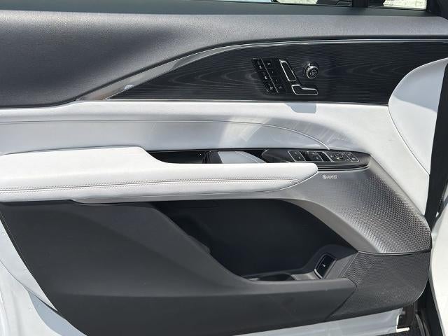 2024 Cadillac LYRIQ Luxury 2