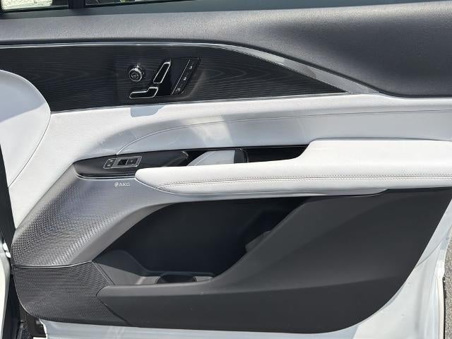 2024 Cadillac LYRIQ Luxury 2