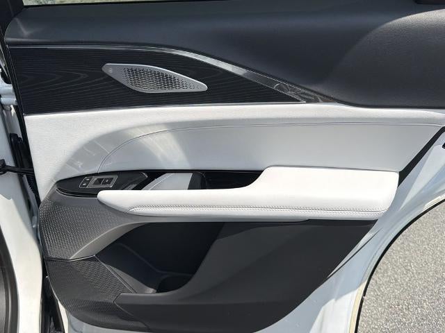 2024 Cadillac LYRIQ Luxury 2
