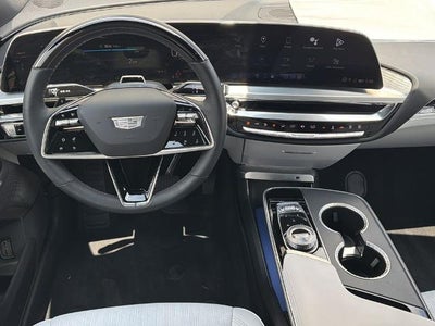 2024 Cadillac LYRIQ Luxury 2