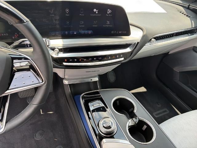 2024 Cadillac LYRIQ Luxury 2