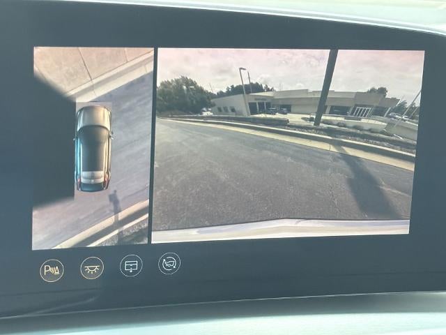 2024 Cadillac LYRIQ Luxury 2