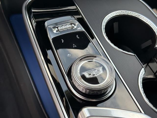 2024 Cadillac LYRIQ Luxury 2
