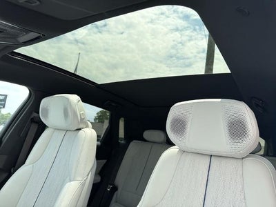 2024 Cadillac LYRIQ Luxury 2