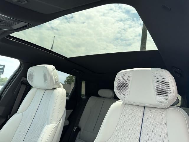 2024 Cadillac LYRIQ Luxury 2