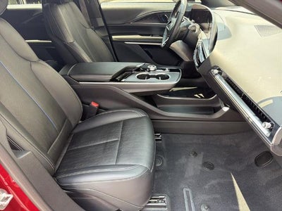 2024 Cadillac LYRIQ Luxury 2