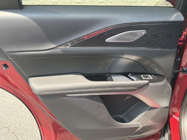 2024 Cadillac LYRIQ Luxury 2