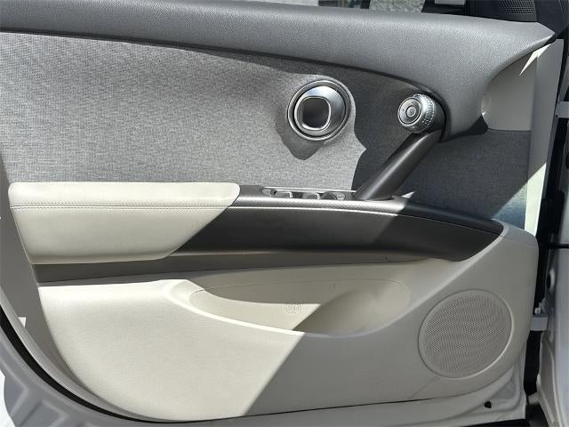 2024 Genesis GV60 Standard