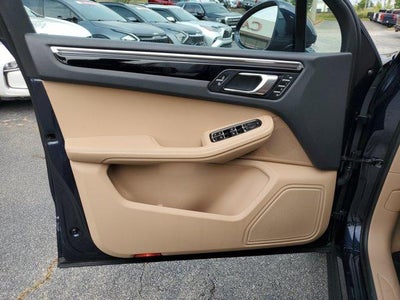 2023 Porsche Macan Base